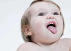 приросший язык у ребенка симптомы
