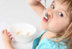 Что дать ребенку при отравлении молоком