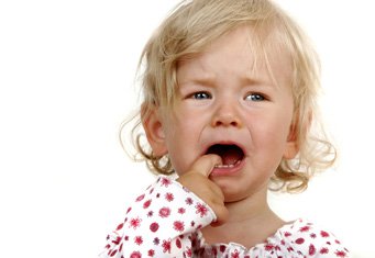 у ребенка месяц болит горло